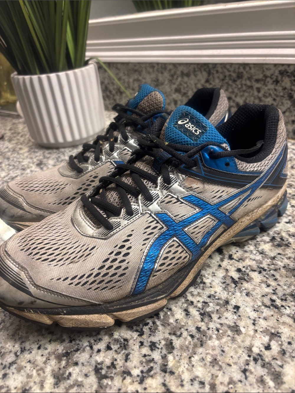 Asics Men's Athletic Shoes in Gray and Blue